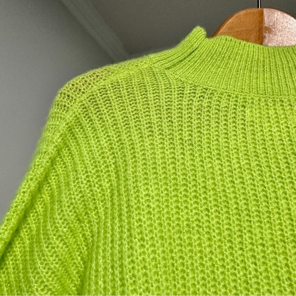 Maeve Betty Puff-Sleeved Neon Lime Green Chunky Mock Neck Sweater Size Medium - Picture 10 of 16